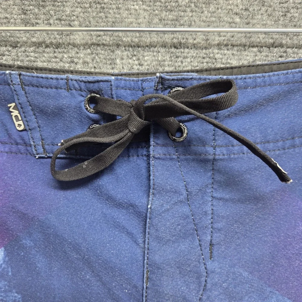 More Core Division MCD Board Shorts Mens 34 10